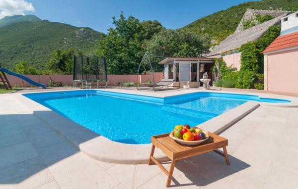 Holiday Home Perunika Zezevica Exterior photo