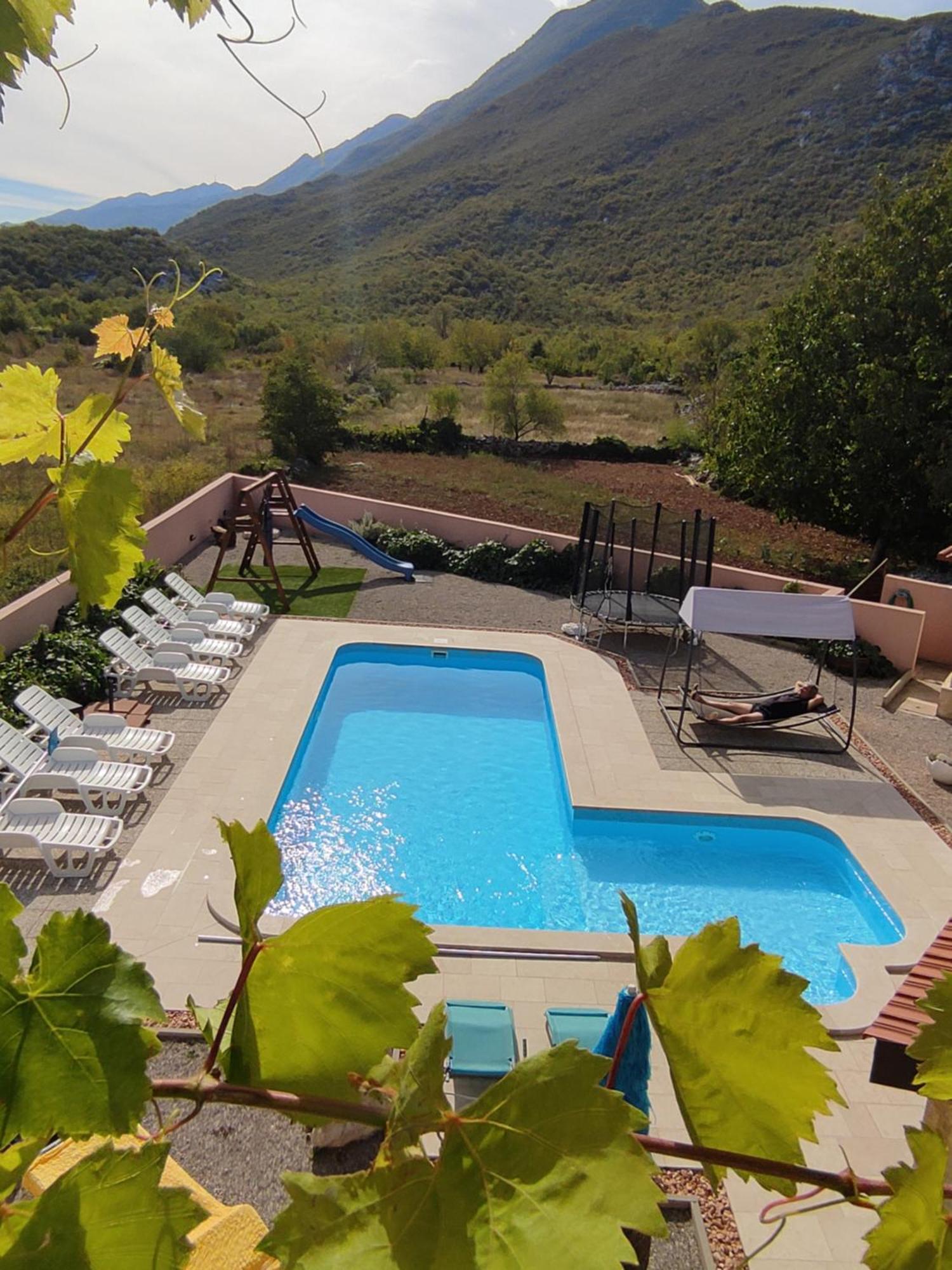 Holiday Home Perunika Zezevica Exterior photo